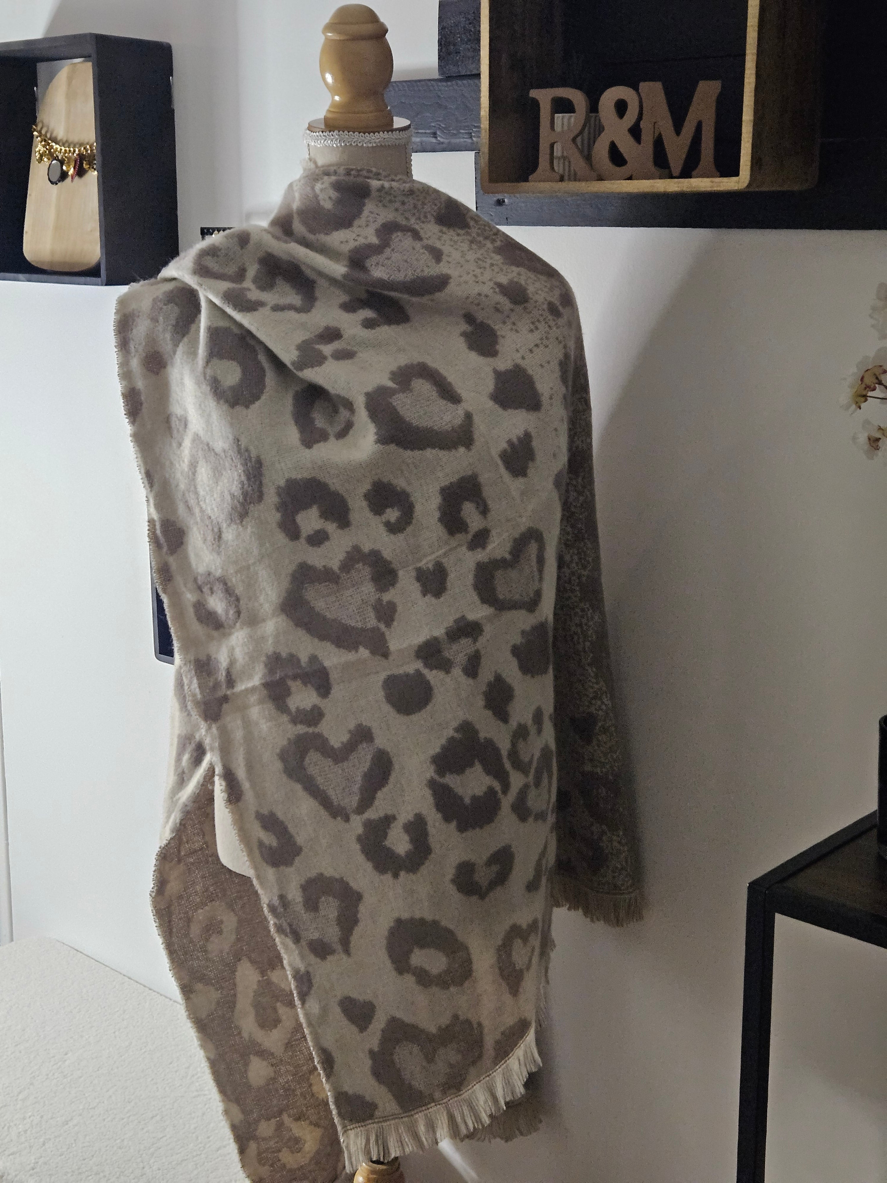 Foulard Léopard Doux & Élégant